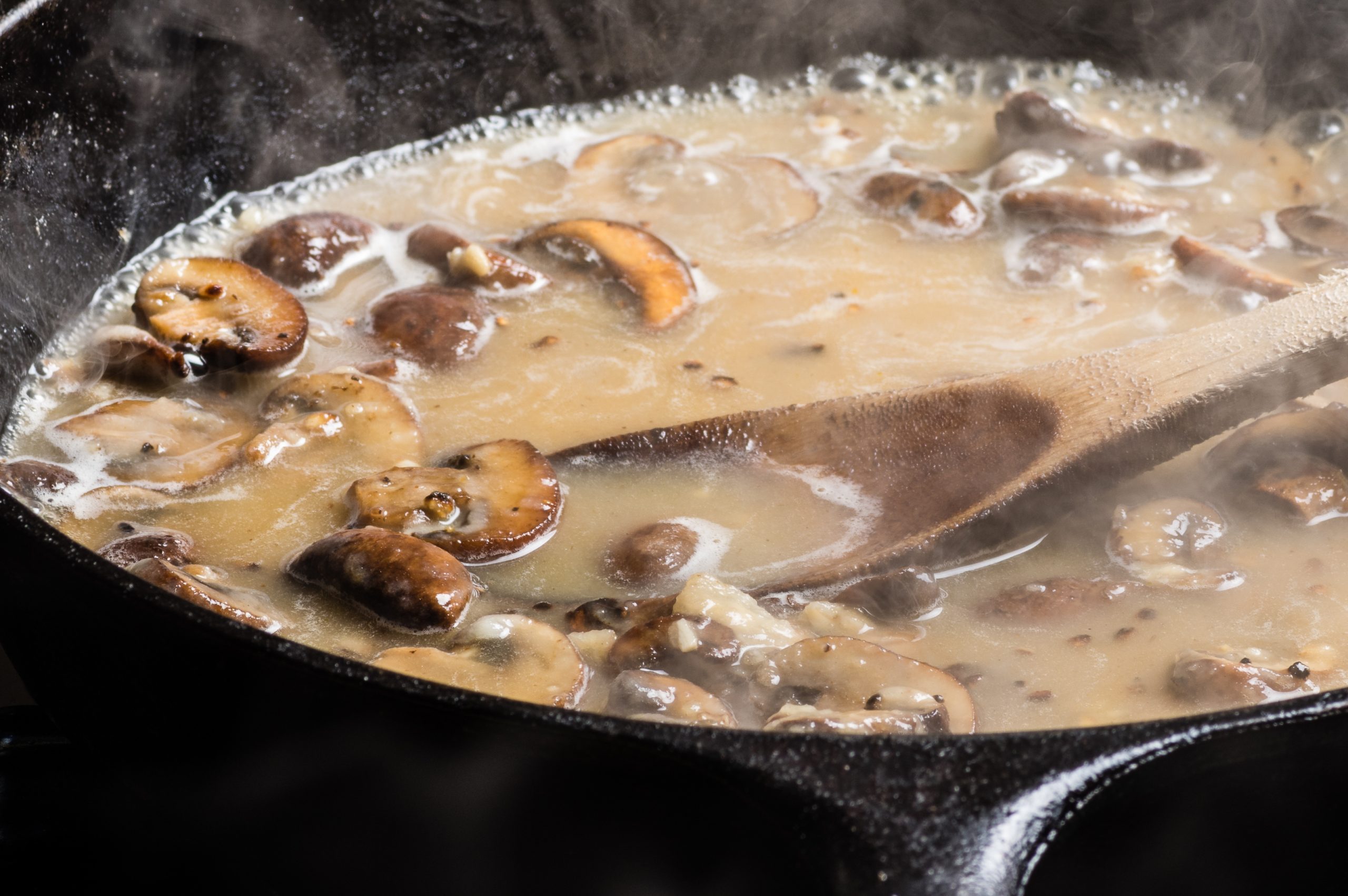 Saucy mushroom gravy